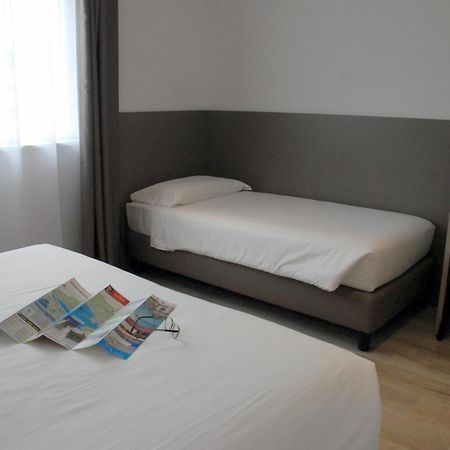 Hotel Sonia Aquilinia Buitenkant foto
