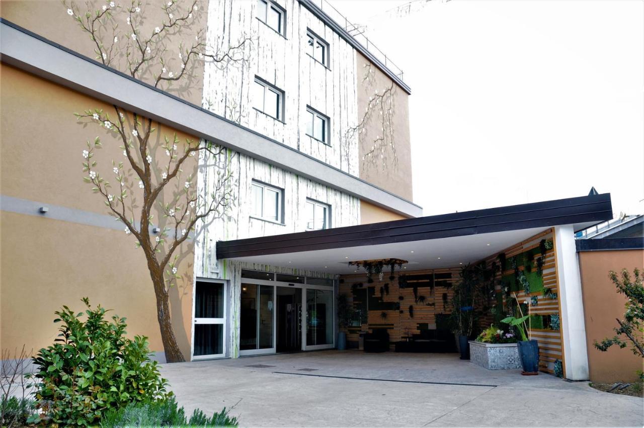Hotel Sonia Aquilinia Buitenkant foto