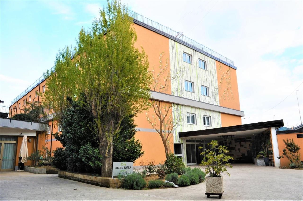 Hotel Sonia Aquilinia Buitenkant foto