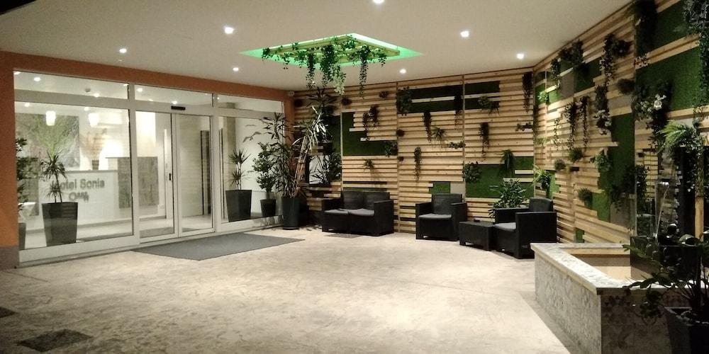 Hotel Sonia Aquilinia Buitenkant foto