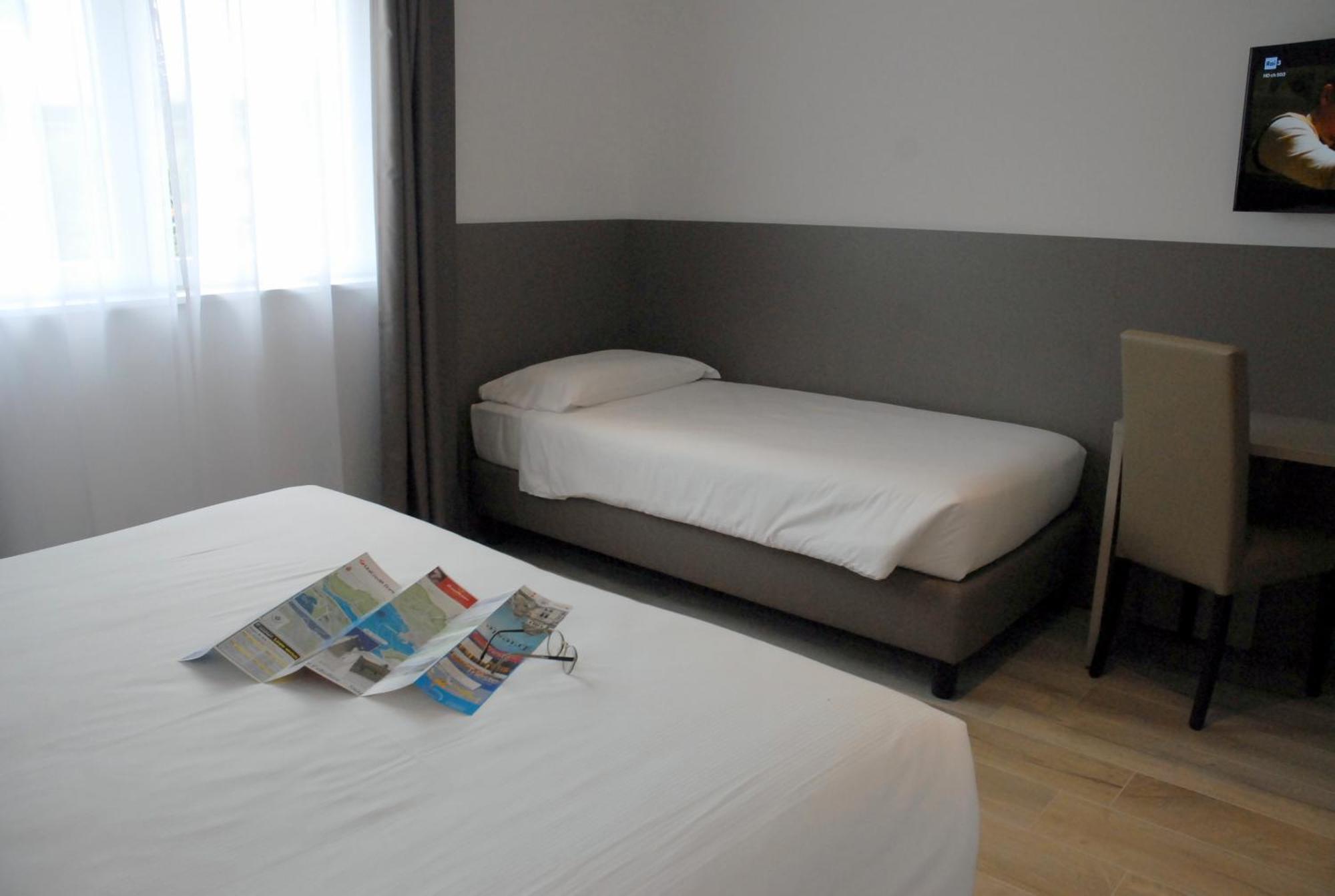 Hotel Sonia Aquilinia Buitenkant foto