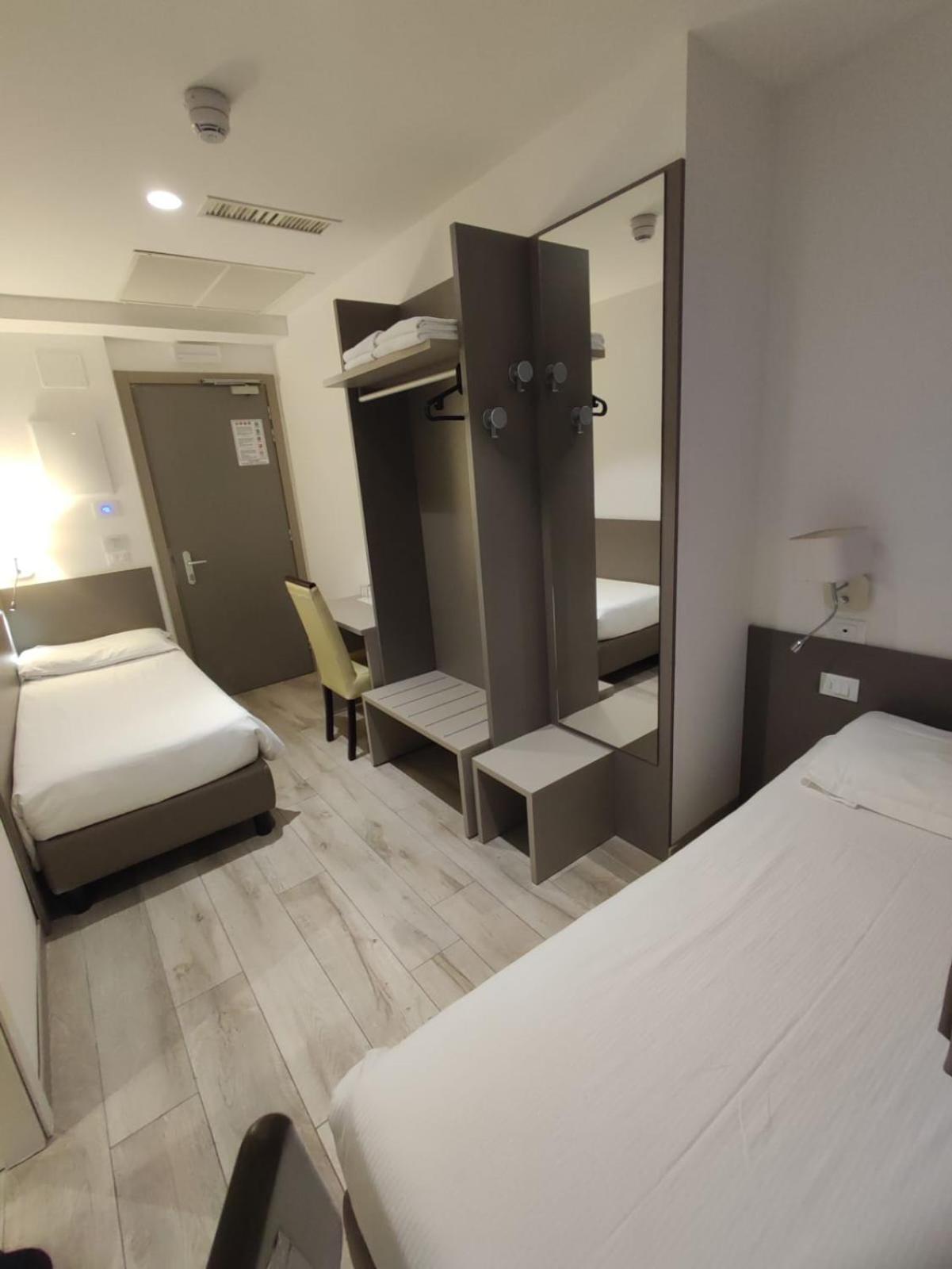 Hotel Sonia Aquilinia Buitenkant foto