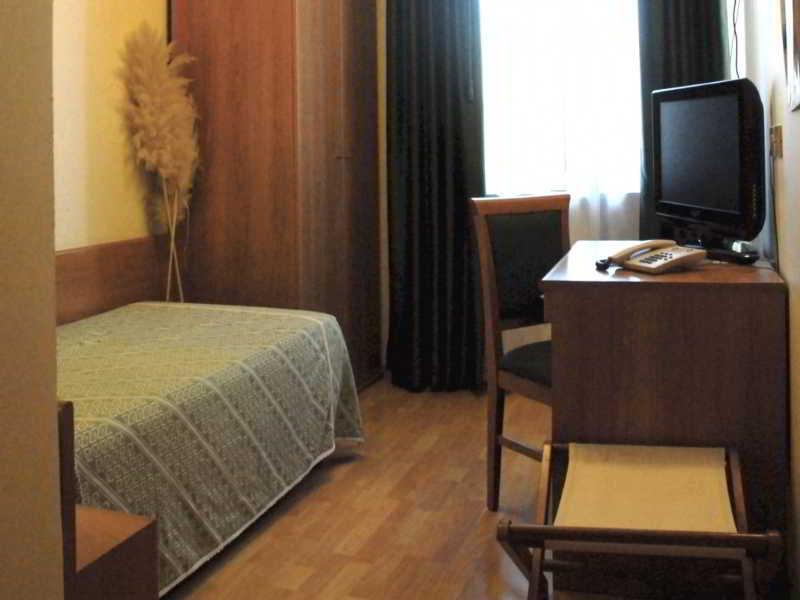 Hotel Sonia Aquilinia Buitenkant foto
