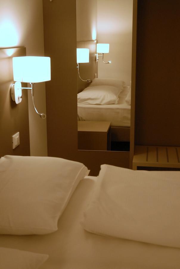 Hotel Sonia Aquilinia Buitenkant foto