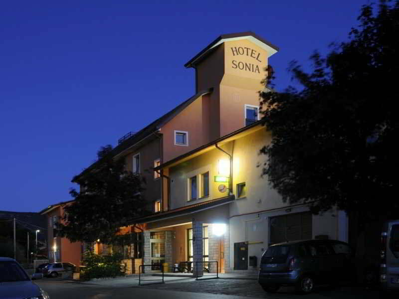 Hotel Sonia Aquilinia Buitenkant foto