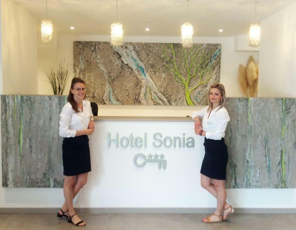 Hotel Sonia Aquilinia Buitenkant foto