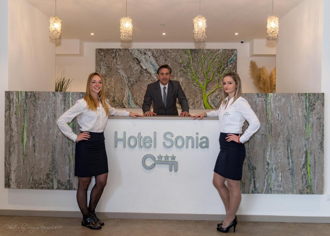 Hotel Sonia Aquilinia Buitenkant foto