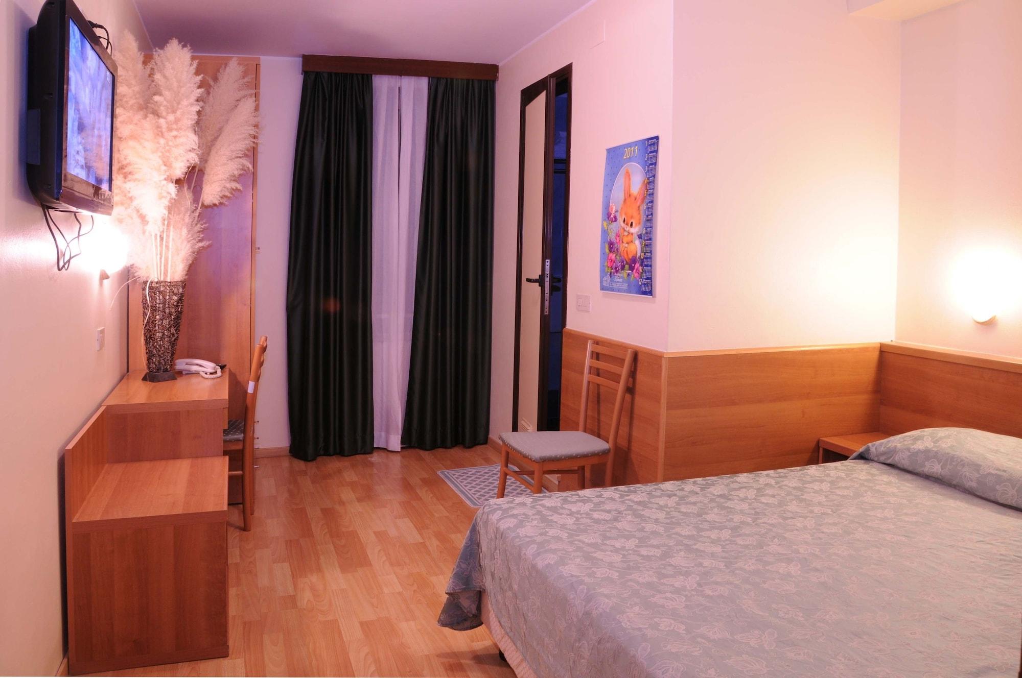 Hotel Sonia Aquilinia Buitenkant foto