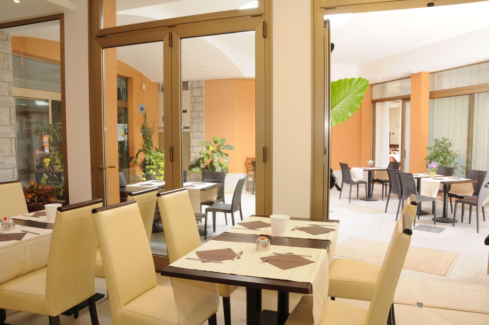 Hotel Sonia Aquilinia Buitenkant foto